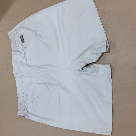 Timber Creek stretchy shorts - Picture 3 of 3
